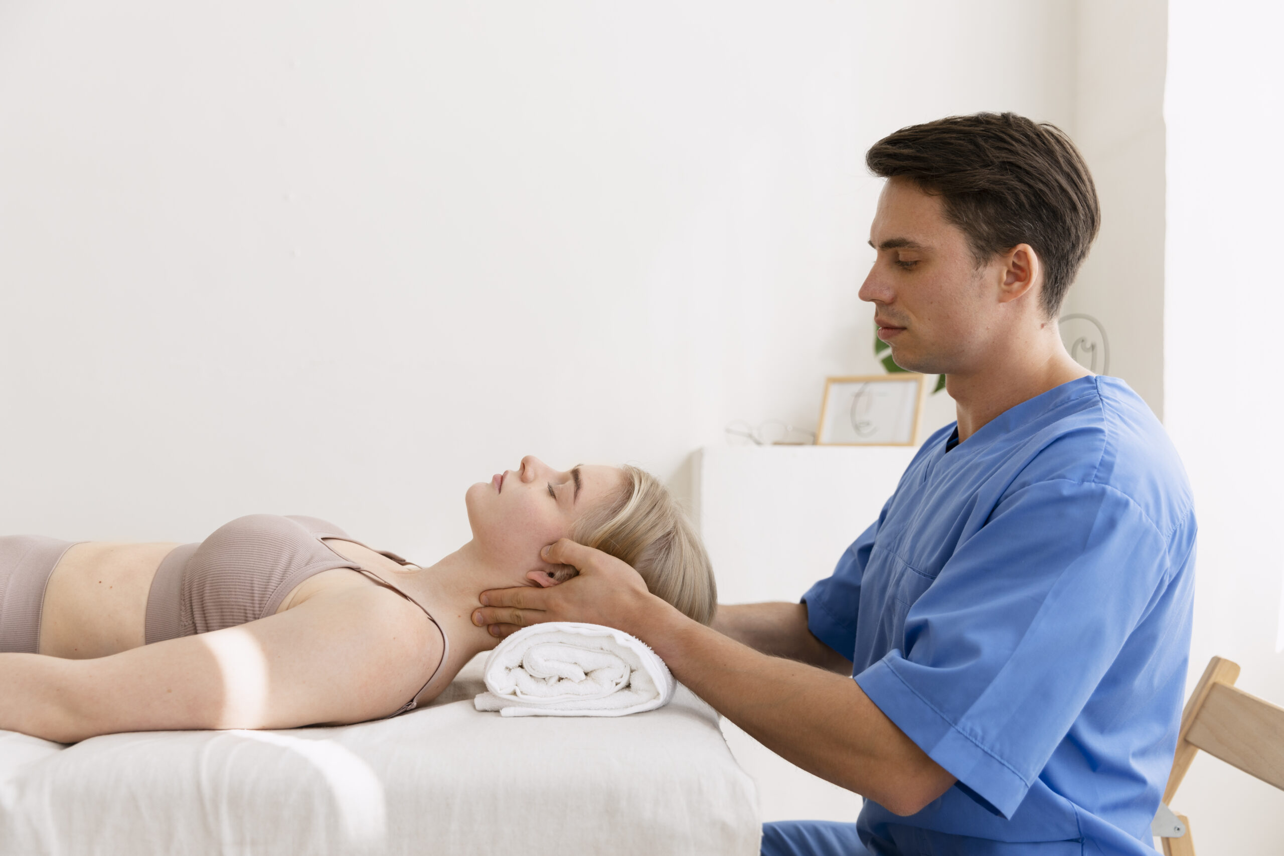 Oncology massage session adapted for cancer treatment recovery